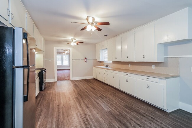 Building Photo - 522 12th Ave N