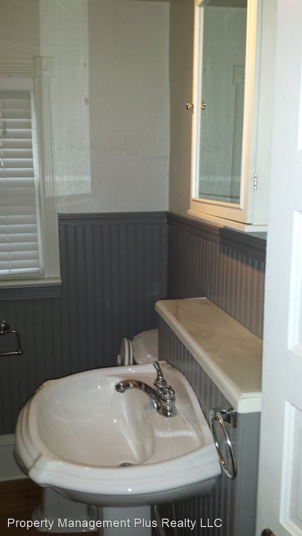 Building Photo - 3 br, 1 bath House - 104 Longs Peak Ave