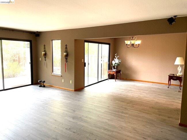 Building Photo - 1010 Camino Verde Cir