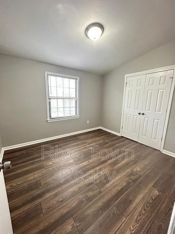 Building Photo - 1316 E Raines Rd