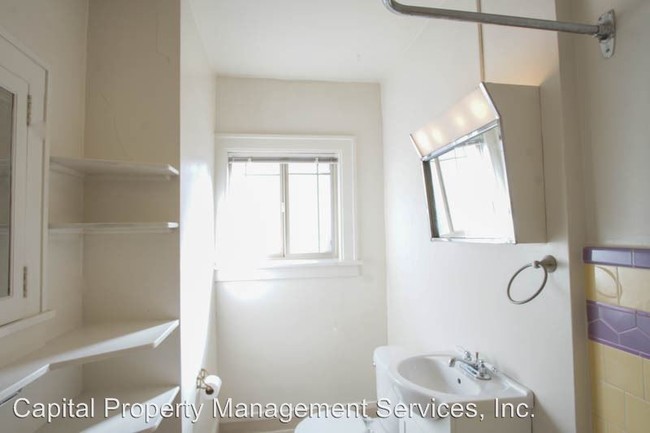 Building Photo - 1410 NE Weidler St