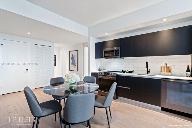 Building Photo - 398 NE 5th St