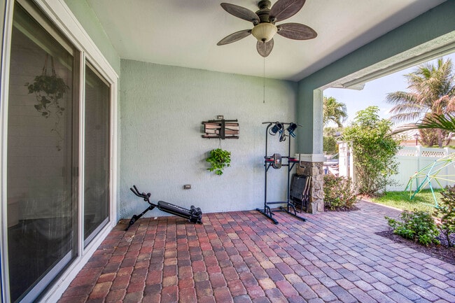 Building Photo - 1345 Bourne Dr