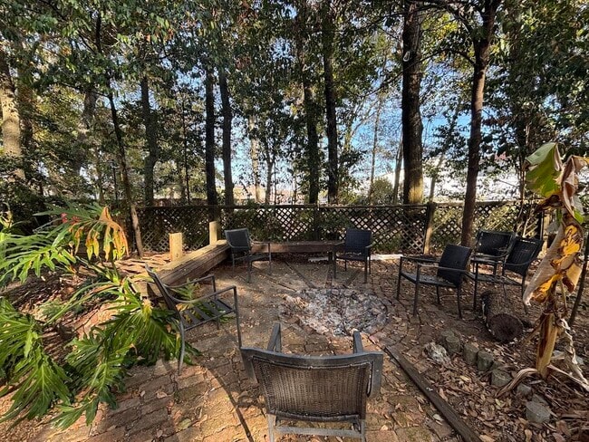 Building Photo - 123 Westridge Dr