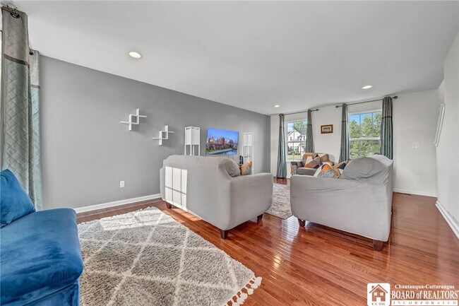 Building Photo - 27 Middlebury Ln