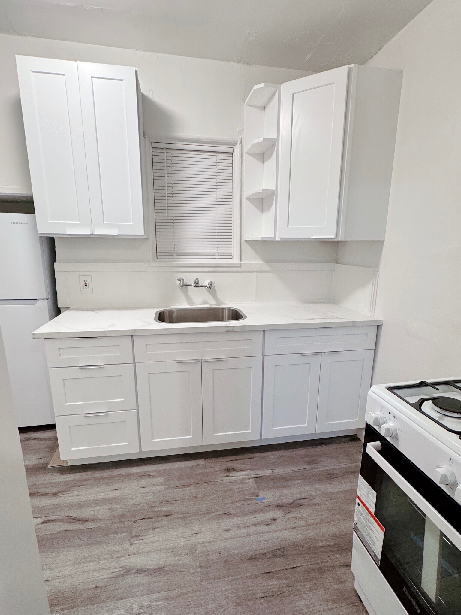 Building Photo - 1054 Winchester Ave