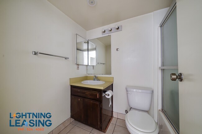 Building Photo - 6827 Whitsett Ave