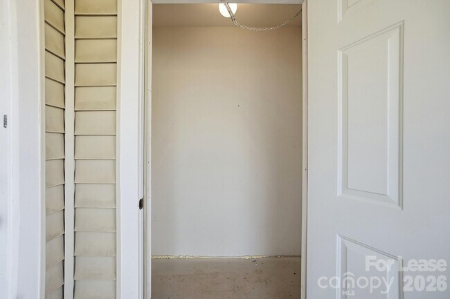 Building Photo - 17122 Red Feather Dr