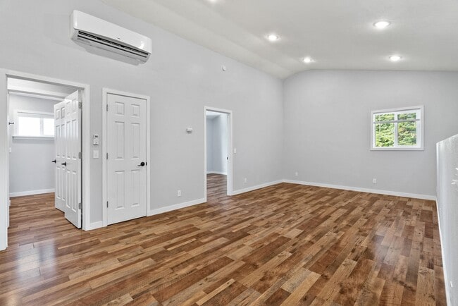 Building Photo - 900 Westwood Dr