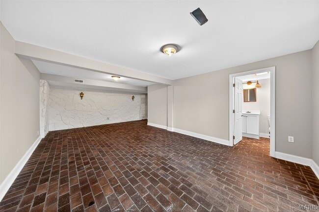 Building Photo - 264 Braeshire Dr