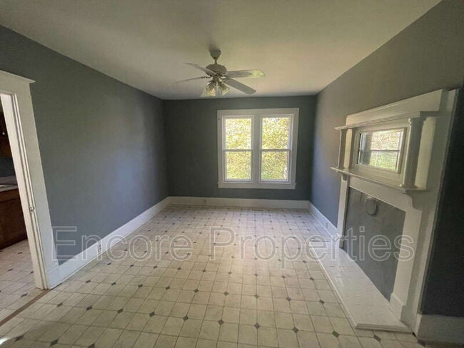 Building Photo - 610 Parks St