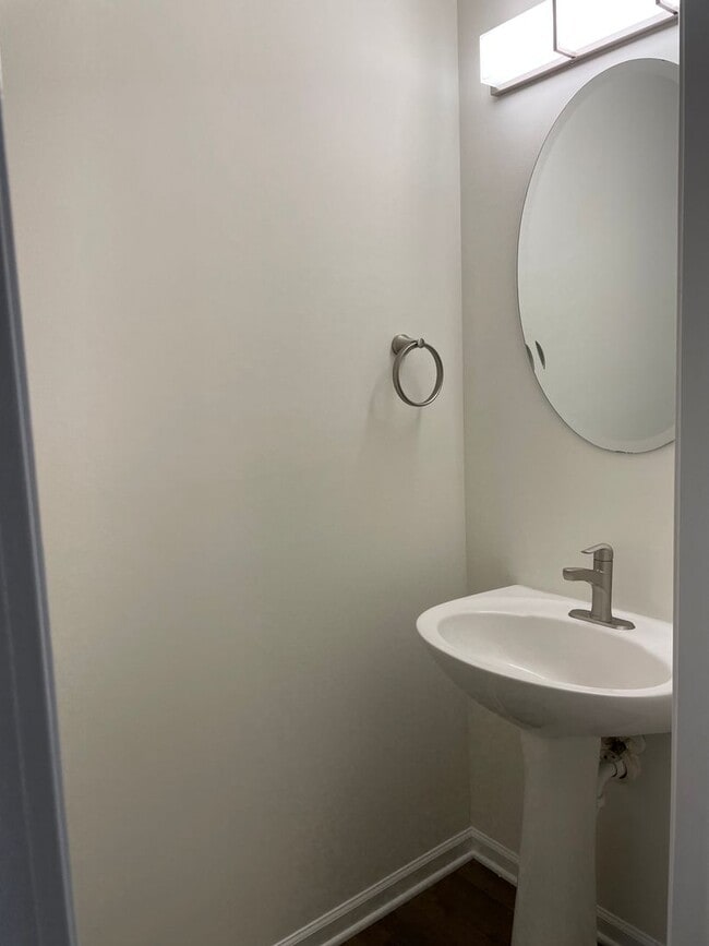 Building Photo - Two Bedroom Townhouse with Bonus Room in Sherrills Ford!