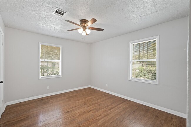 Building Photo - 5966 Doulton Dr