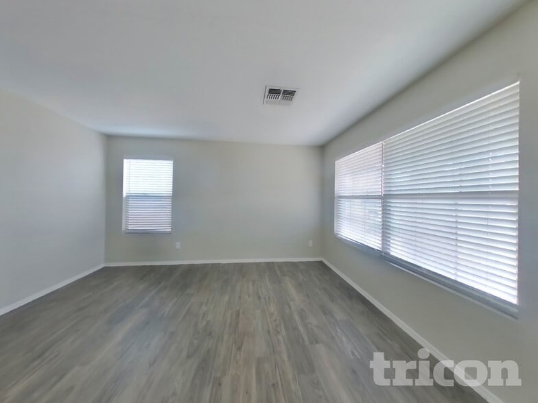 Building Photo - 3326 W St Anne Ave