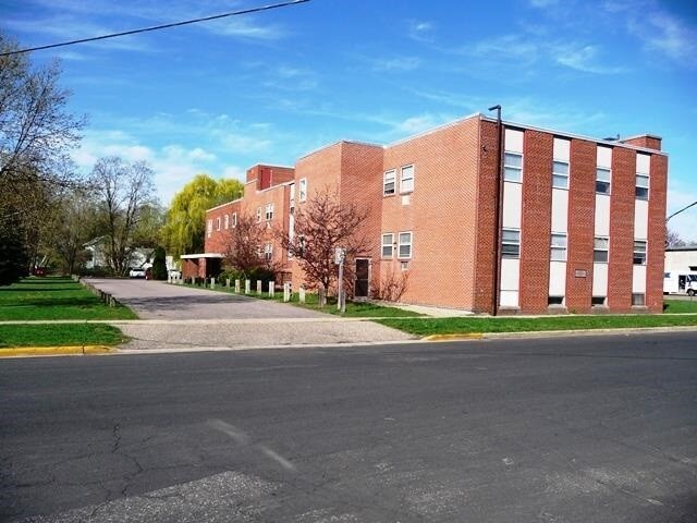 Building Photo - 122 Maine St