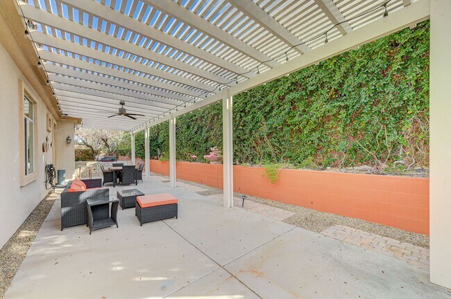 Building Photo - Stunning single-story home in picturesque community!