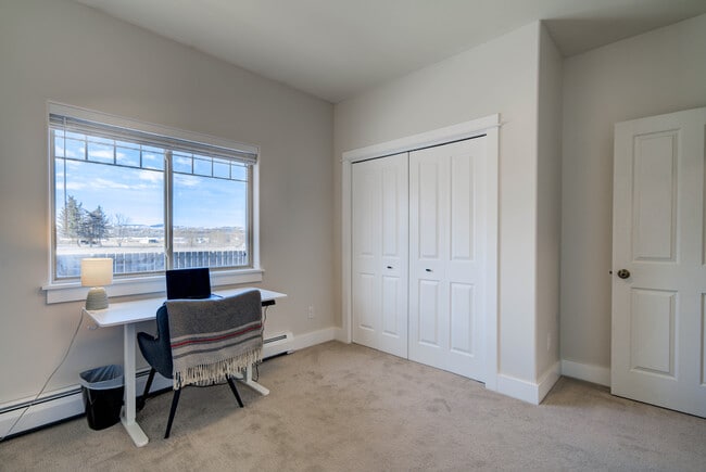 Building Photo - 32 E Clara Ct