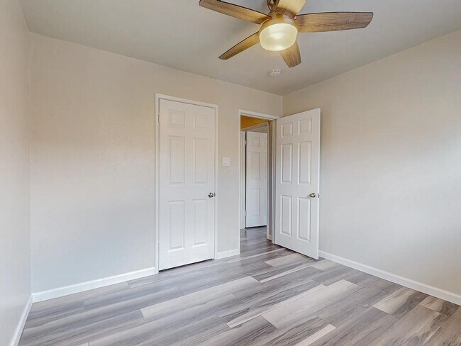 Building Photo - 1701 Hoffman Dr NE