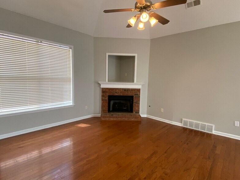 Building Photo - 9112 Cinderhill Cove W