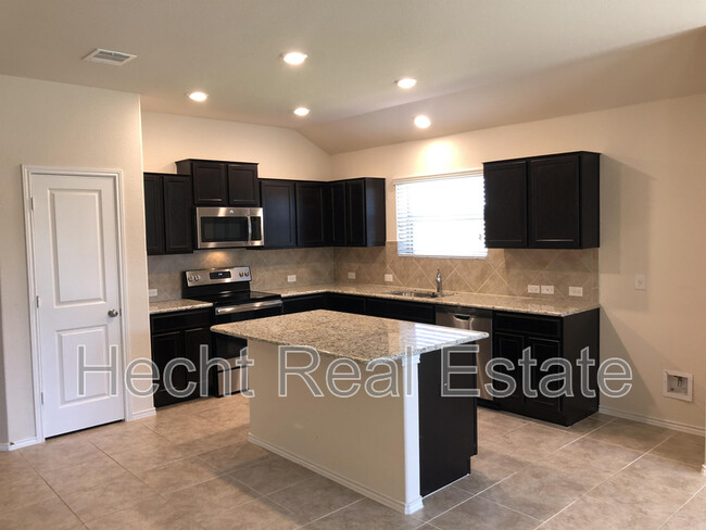 Building Photo - 836 Hillrose Dr