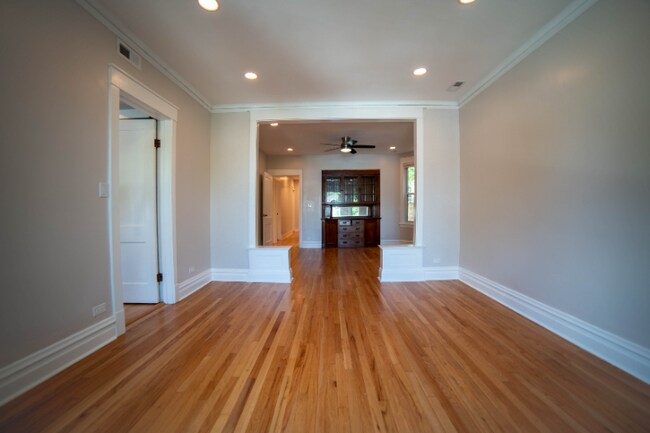 Building Photo - 2923 N Whipple St