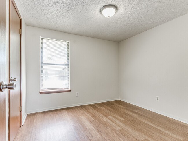 Building Photo - 929 Branchwood Dr