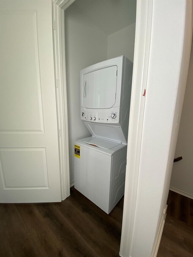 Building Photo - 3253 Real St