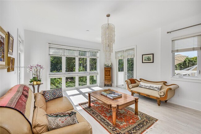 Building Photo - 696 NE 68th St