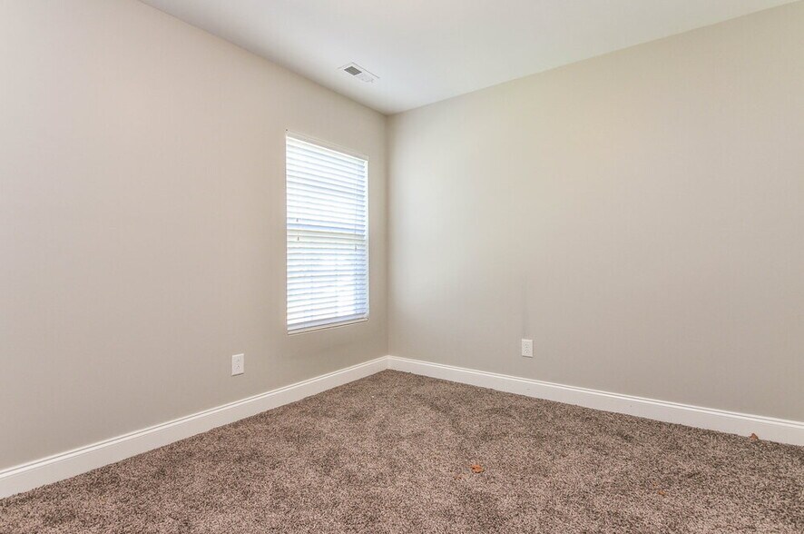 Building Photo - 130 Norwich Dr