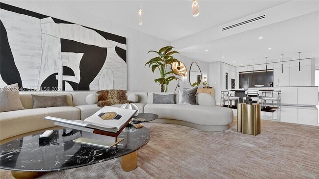 Building Photo - 300 Biscayne Blvd Way