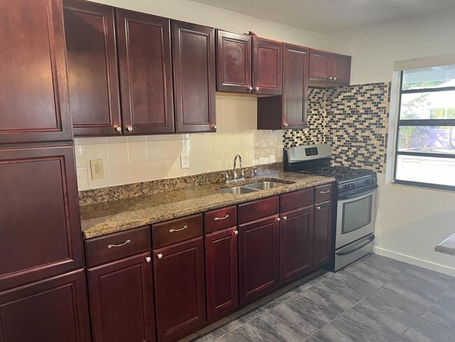 Building Photo - 1202 S M St