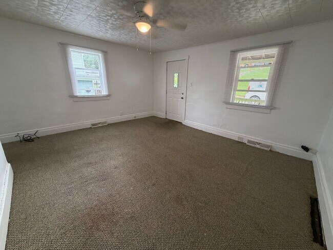 Building Photo - 2 bedroom townhome in Bentworth School District!