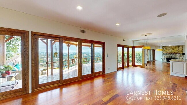Building Photo - 4535 San Blas Ave