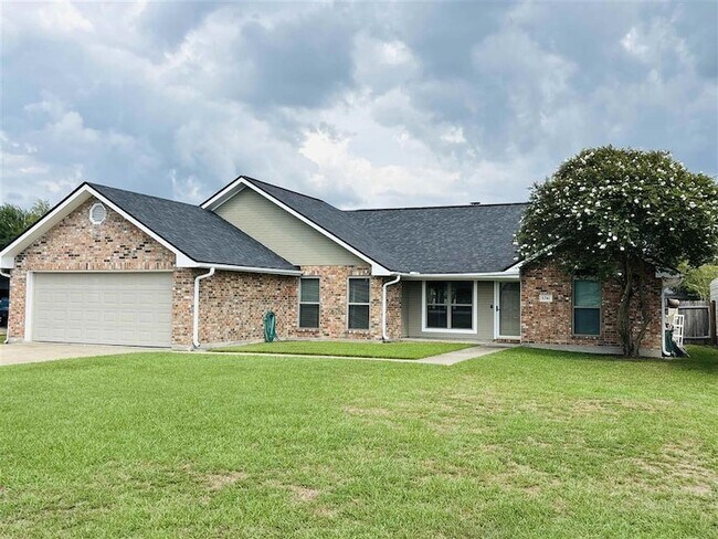 Building Photo - 5741 Barrett Ln