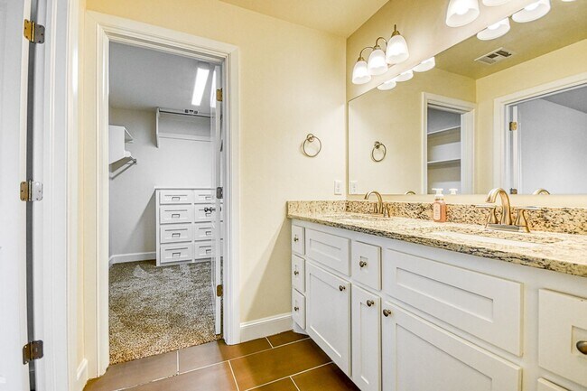 Building Photo - 3100 Pebble Pond Dr