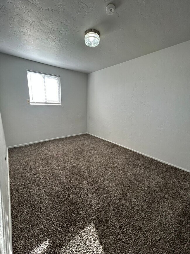 Building Photo - 928ru