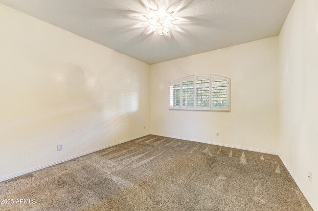 Building Photo - 8653 E Royal Palm Rd