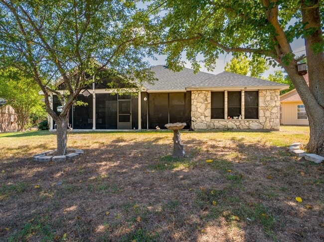 Building Photo - 120 Meadowlakes Dr