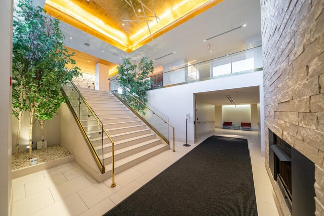 Building Photo - 915 Hudson Park