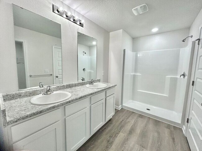 Building Photo - 5386 Peach Dr