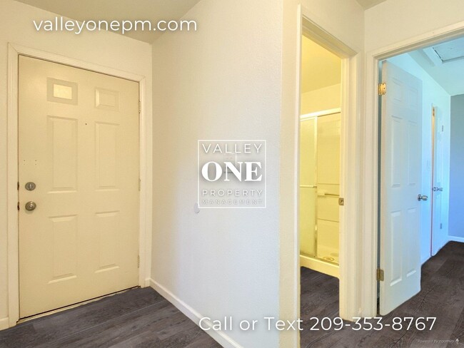 Building Photo - Centrally located 1 bed, 1 bath condo in q...