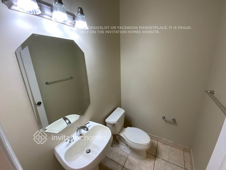 Building Photo - 102 W Prive Cir