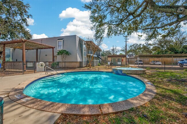 Building Photo - 5929 Queensloch Dr