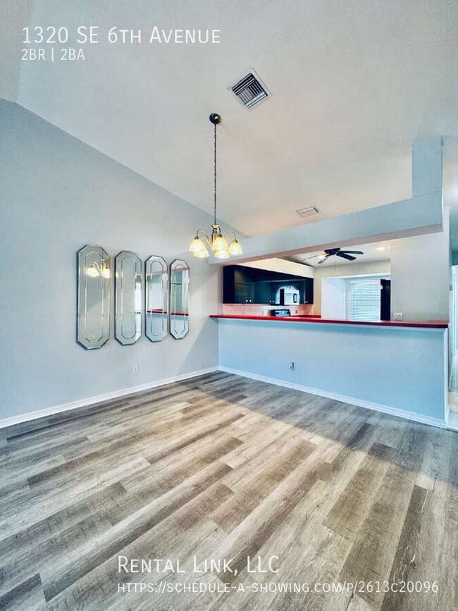 Building Photo - 1320 SE 6th Ave