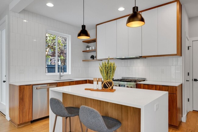 Building Photo - Urban Modern 5 Bedrooms, 3 1/2 Bathrooms, ...