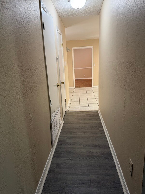 Building Photo - 4925 Janice Dr