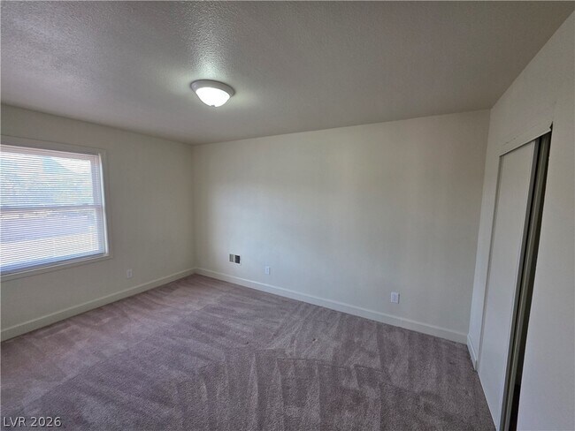 Building Photo - 1590 Mustang Dr