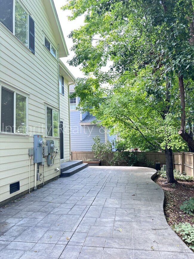 Building Photo - 10644 Wildhurst Cir