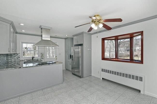 Building Photo - 110 Dix Hills Rd