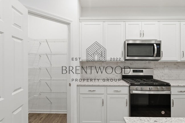 Building Photo - 3 Bed/3 Bath Home with Sunroom in Miller’s Walk – Noblesville